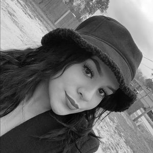 Meet your Posher, Cecilia